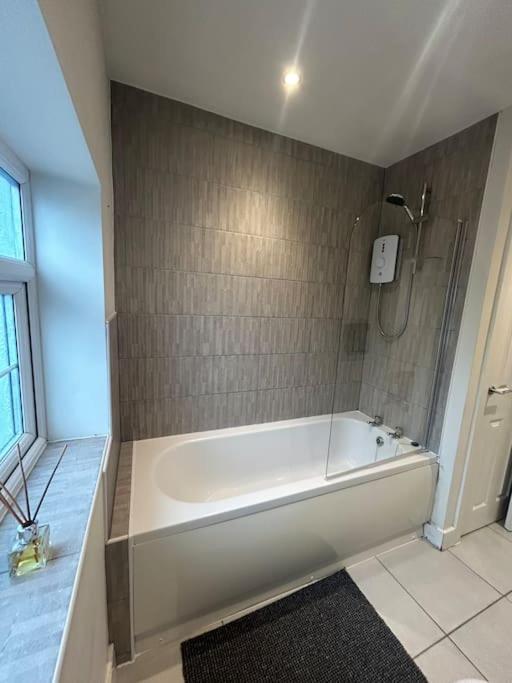 Luxury Countryside Stay - Waters Upton, Telford Bagian luar foto