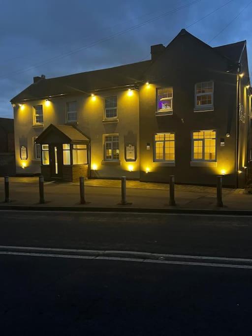 Luxury Countryside Stay - Waters Upton, Telford Bagian luar foto