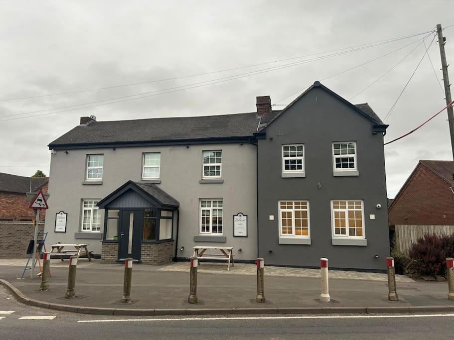 Luxury Countryside Stay - Waters Upton, Telford Bagian luar foto